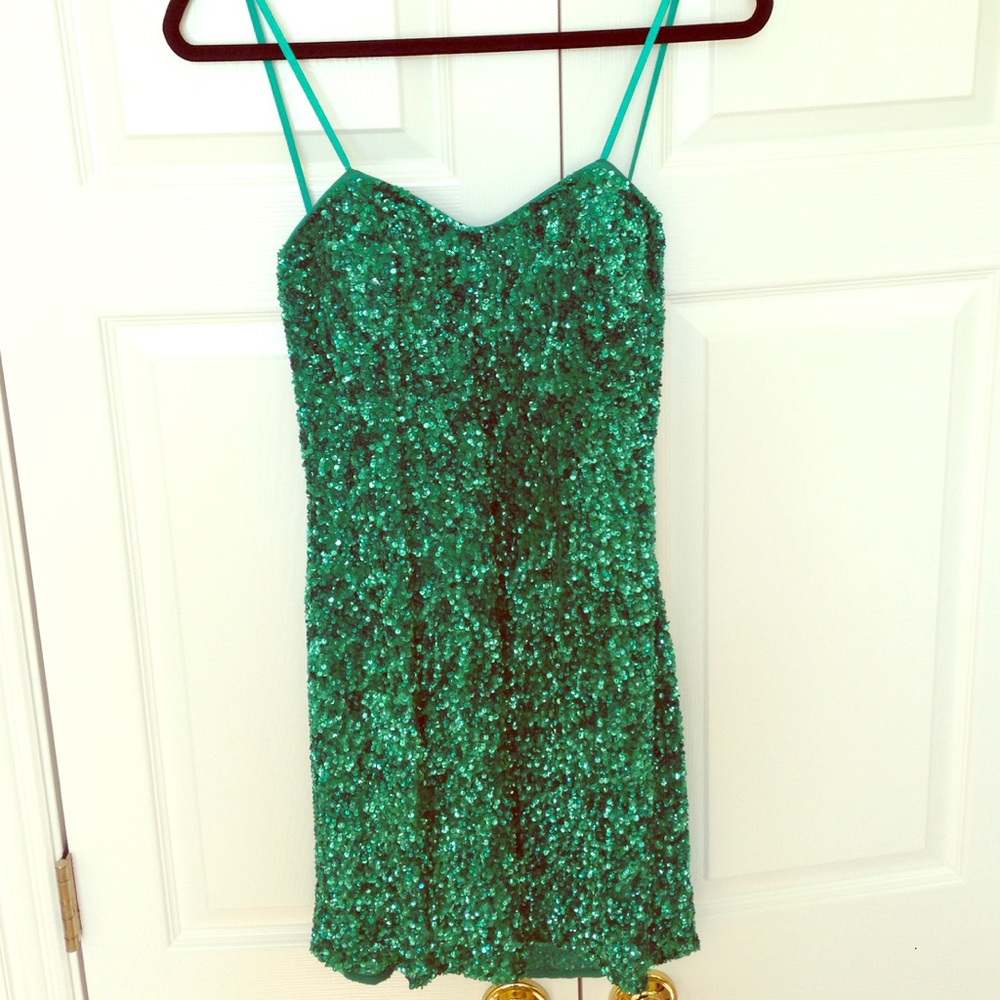 Emerald green sparkly mini dress!